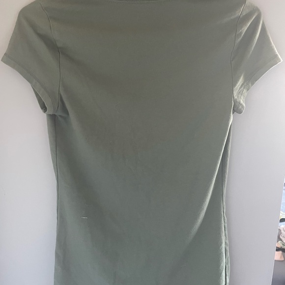 Green tee never been worn. - Picture 3 of 3